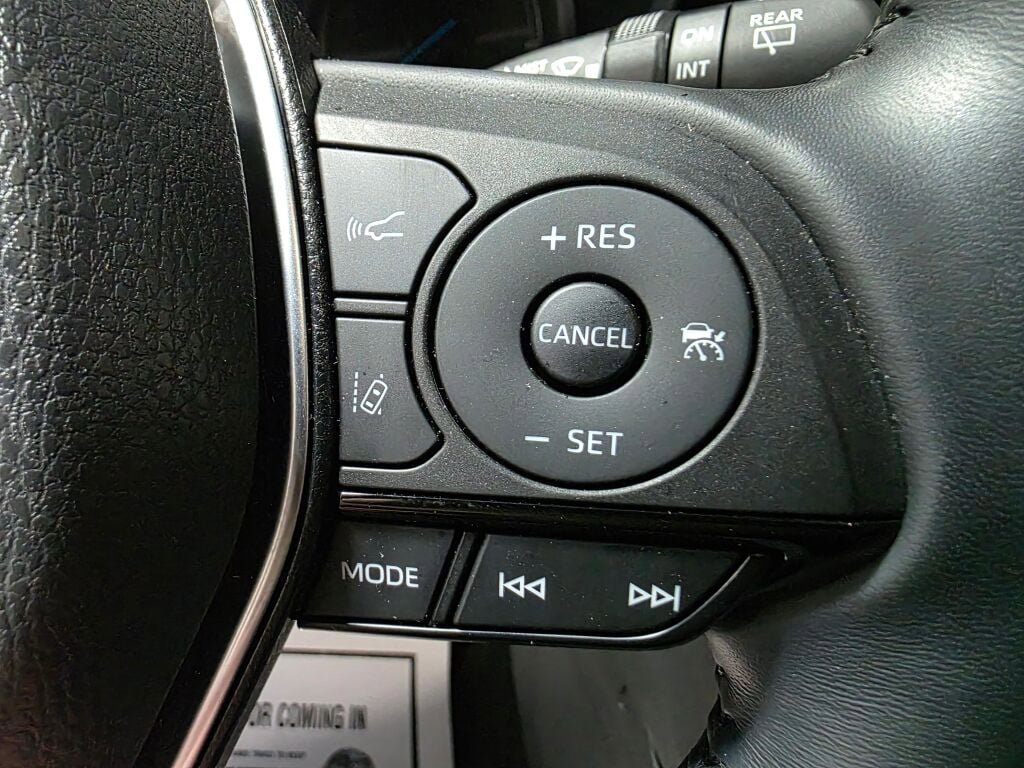 Used 2021 Toyota Venza Limited AWD/4WD image 16