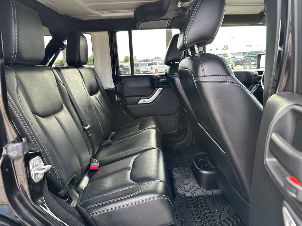 Used 2017 Jeep Wrangler Unlimited Sahara w/ Connectivity Group AWD/4WD image 17