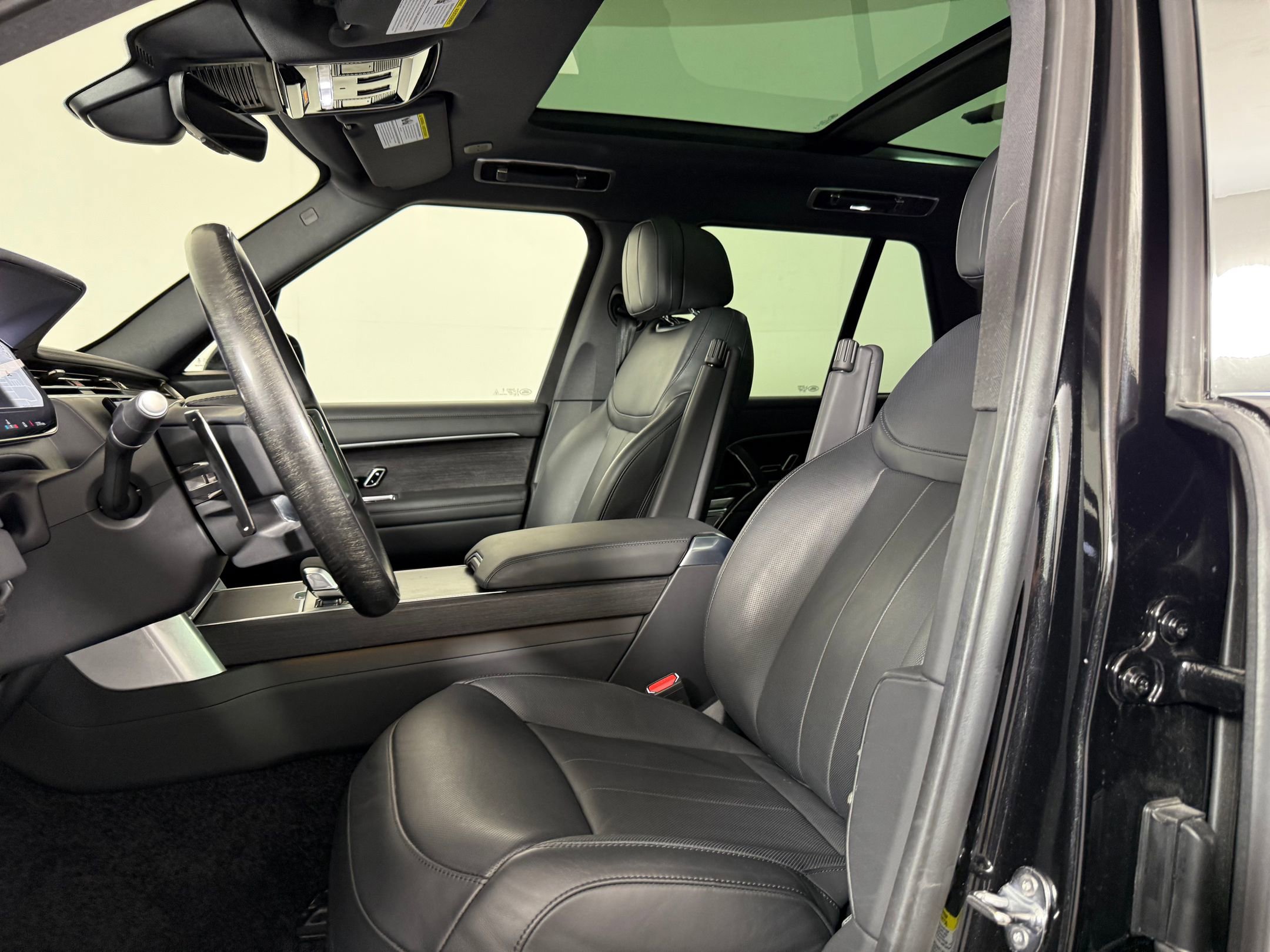 Used 2024 Land Rover Range Rover SE AWD/4WD image 5