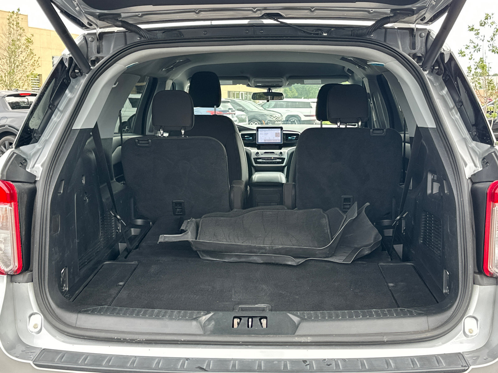 Used 2022 Ford Explorer XLT RWD image 16