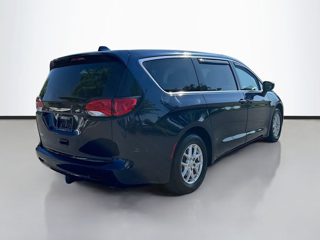 Used 2017 Chrysler Pacifica Touring FWD image 9
