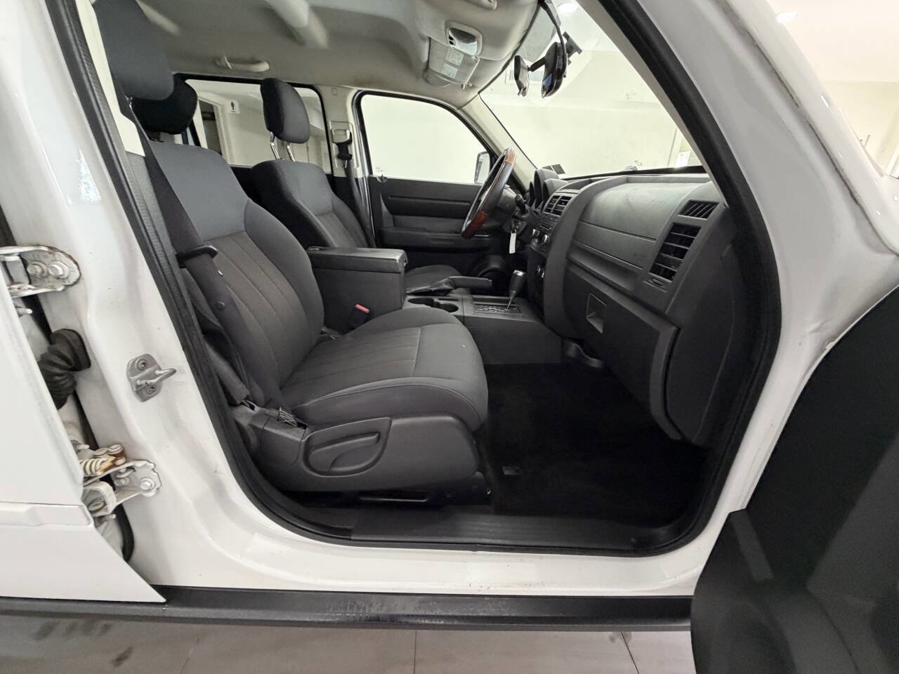 Used 2011 Dodge Nitro SE RWD image 11