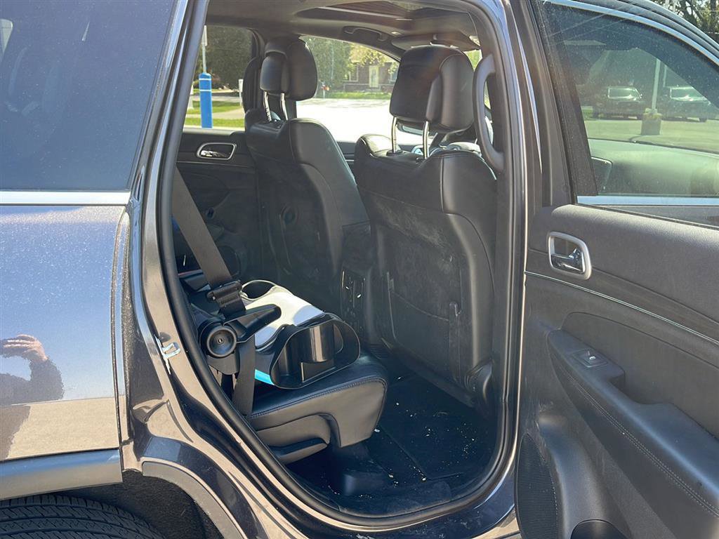 Used 2018 Jeep Grand Cherokee Limited AWD/4WD image 16