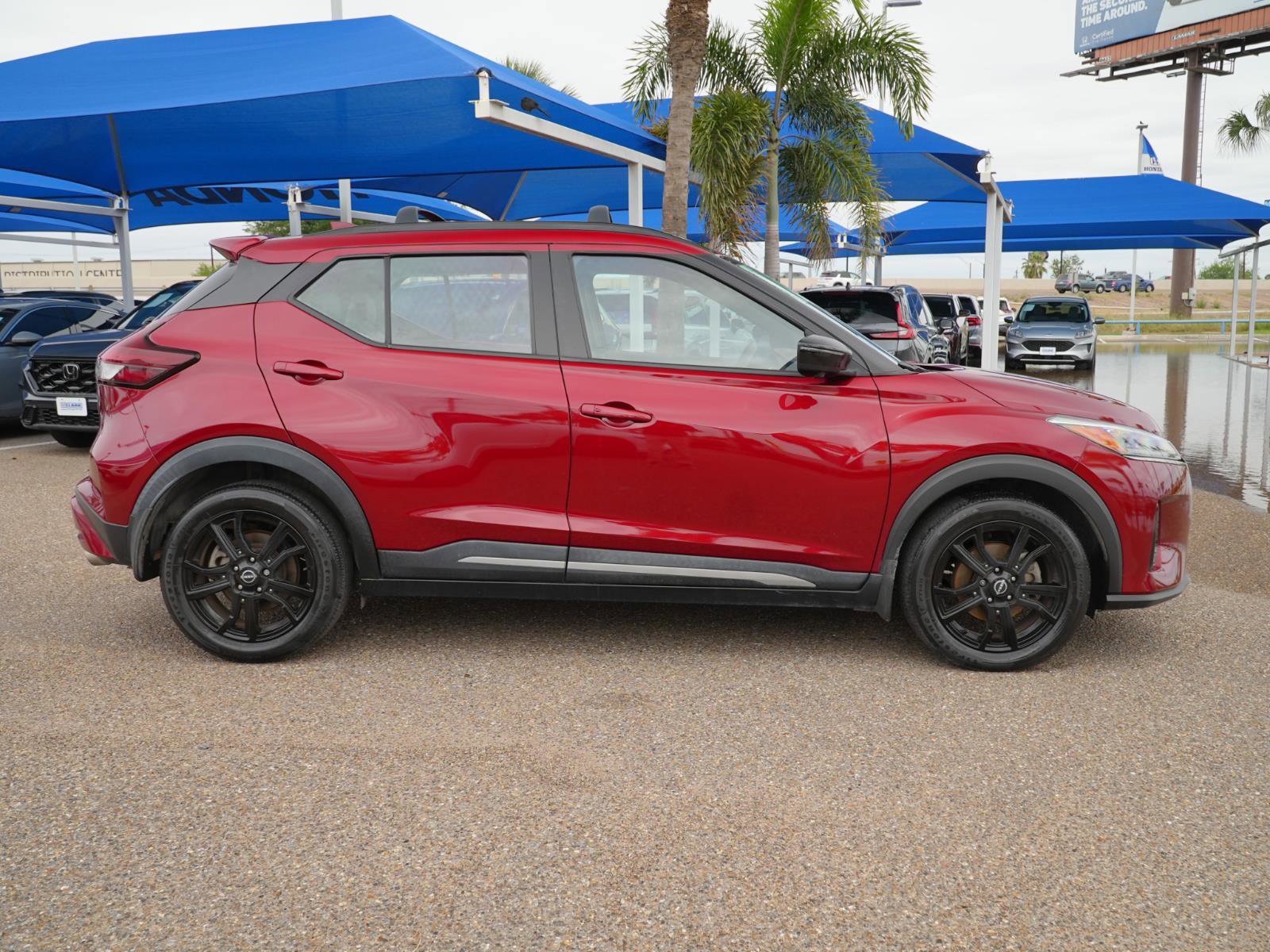 Used 2022 Nissan Kicks SR w/ Premium Package FWD image 4