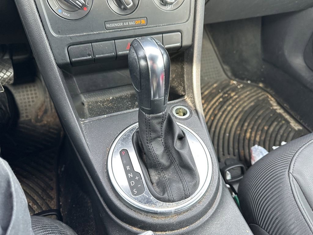 Used 2012 Volkswagen Beetle 2.5 image 24