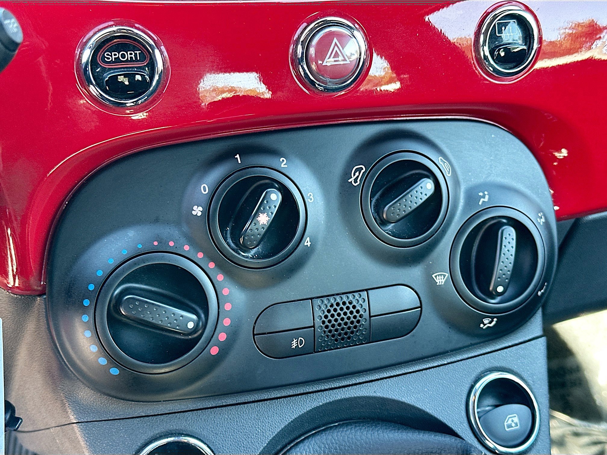 Used 2015 FIAT 500 Sport image 14