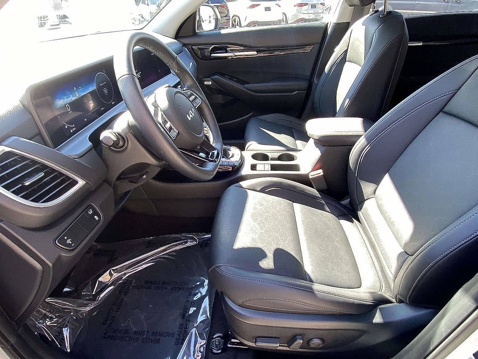 Used 2025 Kia Seltos SX w/ SX Sunroof Package image 16