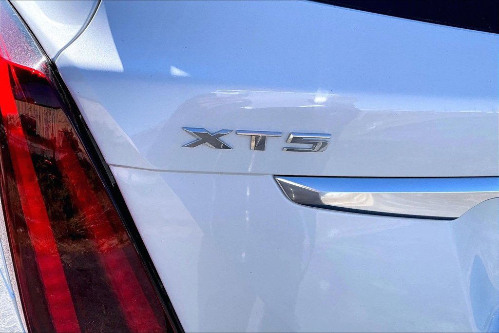 Certified 2022 Cadillac XT5 Premium Luxury FWD image 23