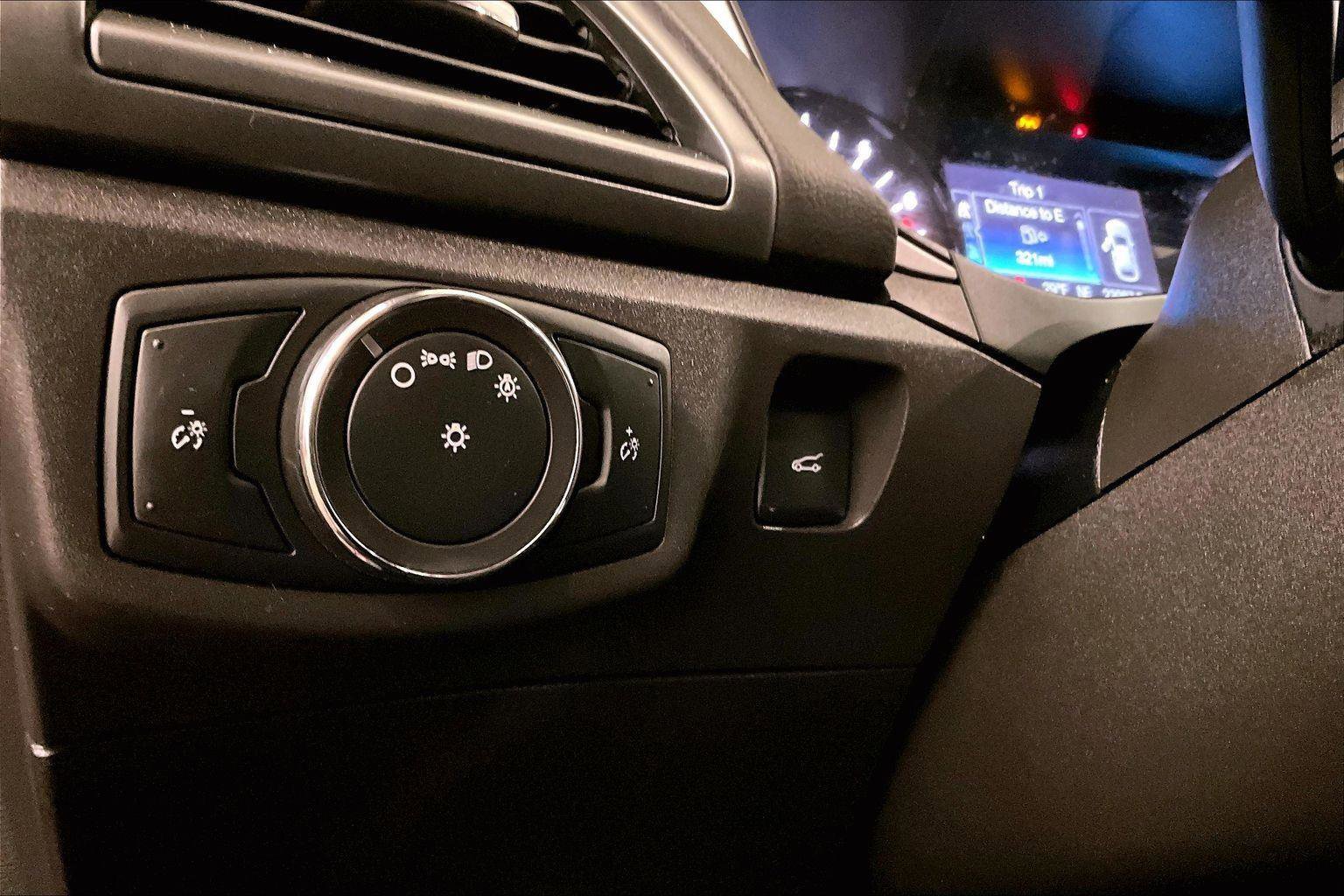 Used 2015 Ford Fusion SE image 31