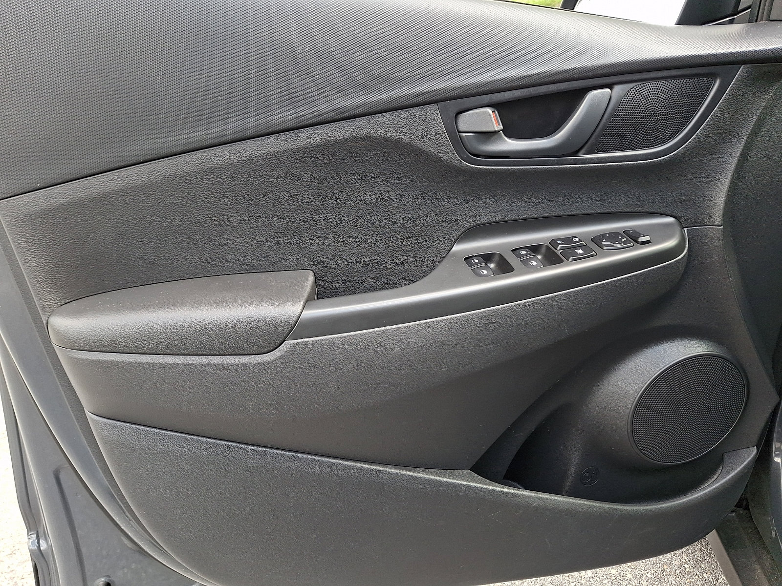 Used 2023 Hyundai Kona SEL w/ Cargo Package image 12