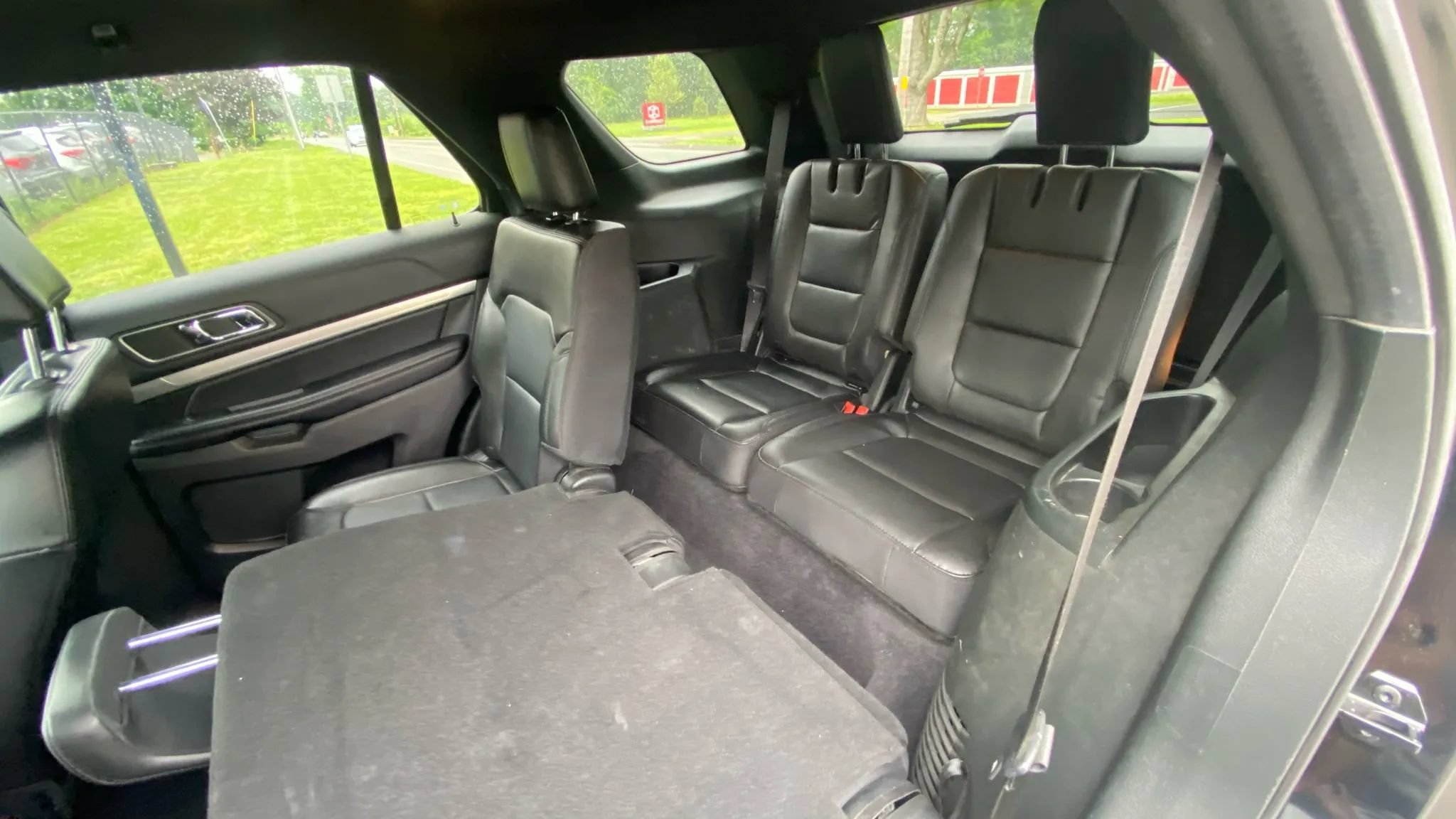 Used 2018 Ford Explorer XLT w/ Equipment Group 202A AWD/4WD image 24