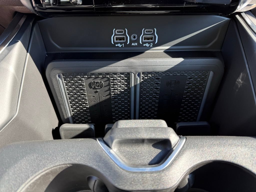 New 2026 RAM 3500 Laramie AWD/4WD image 24