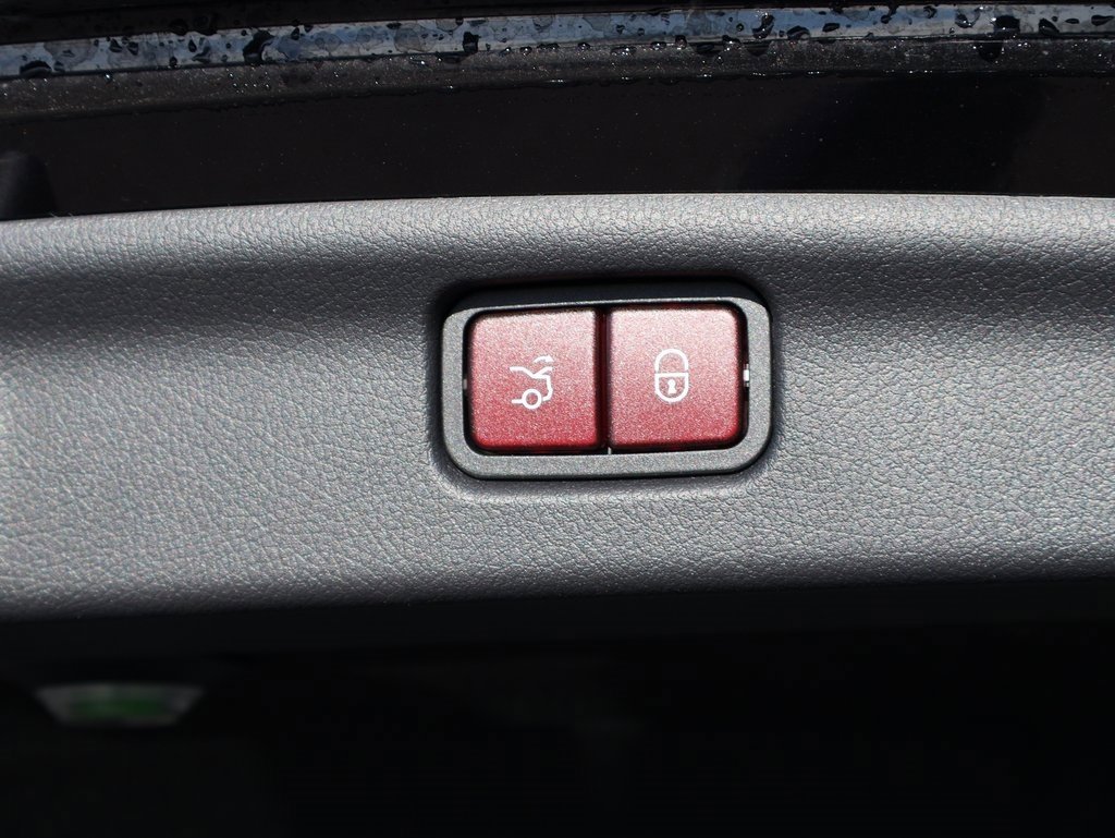 Used 2023 Mercedes-Benz C 300 4MATIC Sedan image 18