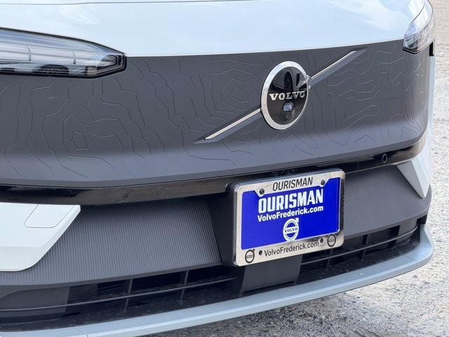 New 2026 Volvo EX30 Cross Country Ultra image 2