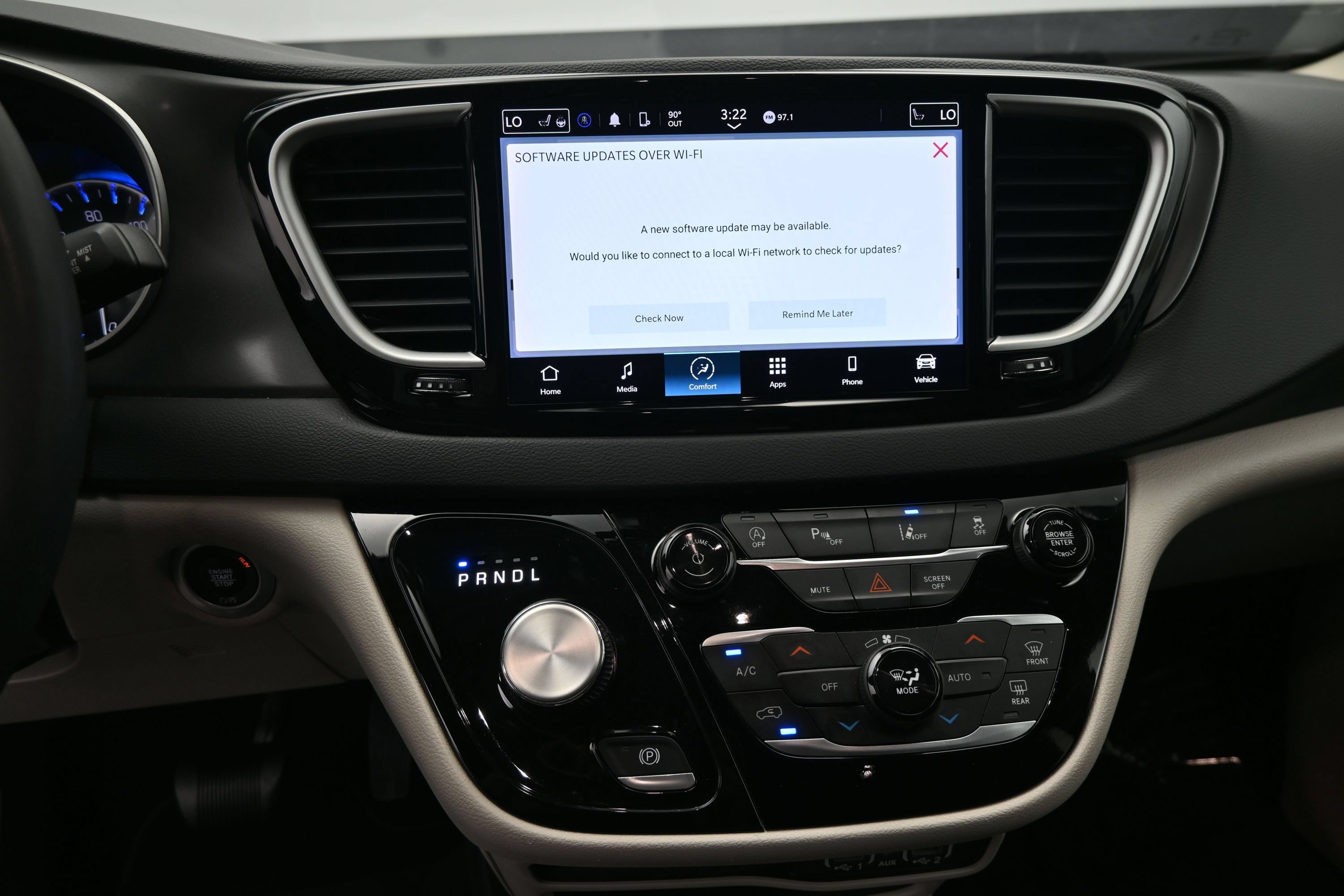 Used 2024 Chrysler Pacifica Touring-L FWD image 13