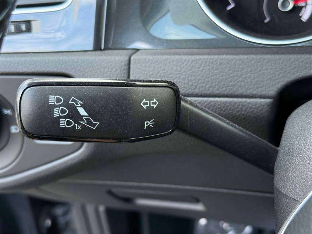 Used 2019 Volkswagen e-Golf SE w/ Driver Assistance Package image 29