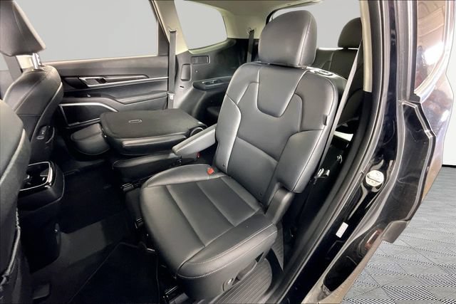 Used 2025 Kia Telluride S FWD image 18