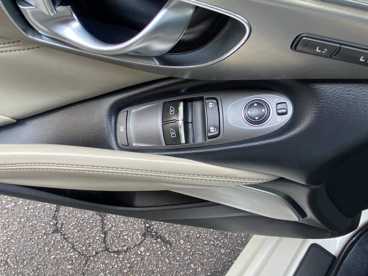 Used 2018 INFINITI Q60 3.0t Luxe w/ Sensory Package 3.0T Luxe RWD image 18