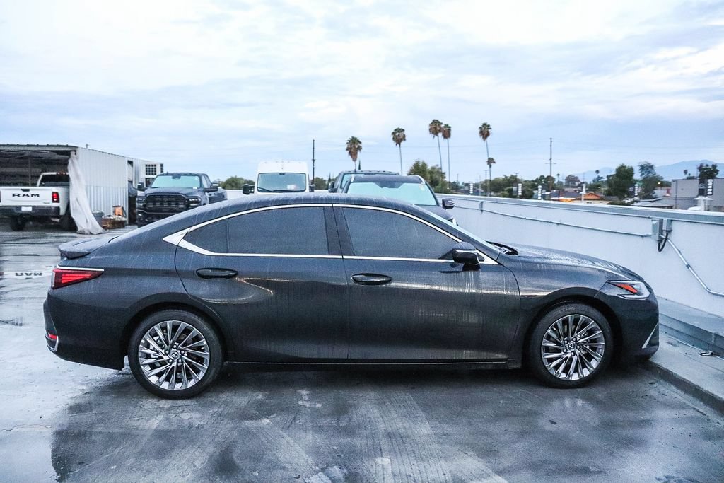 Used 2025 Lexus ES 300h w/ Luxury Package FWD image 13