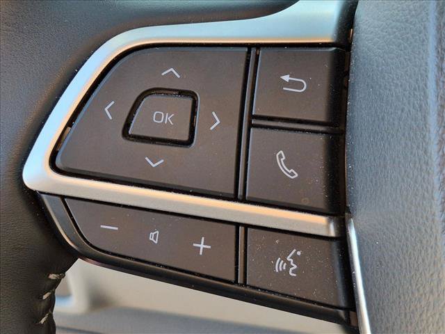 Used 2025 Toyota Highlander XLE FWD image 13