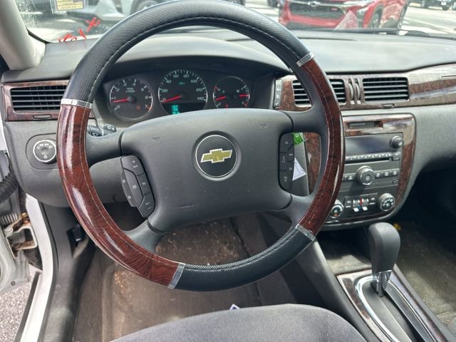 Used 2016 Chevrolet Impala LT FWD image 10