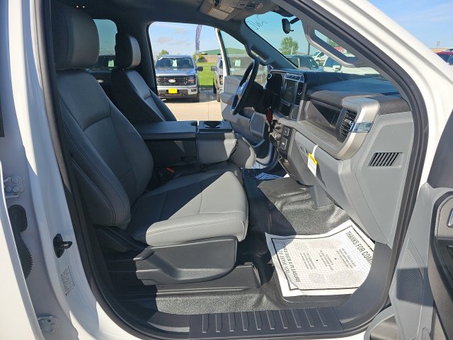 Used 2024 Ford F550 2WD Crew Cab Super Duty image 11