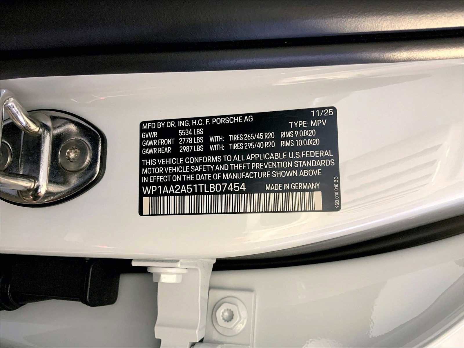 New 2026 Porsche Macan AWD/4WD image 23