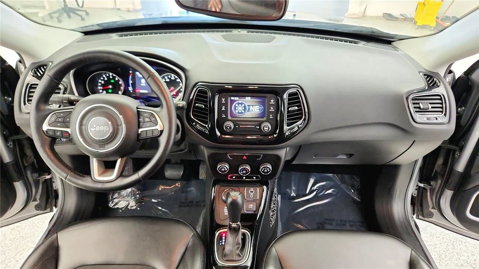 Used 2018 Jeep Compass Latitude AWD/4WD image 33