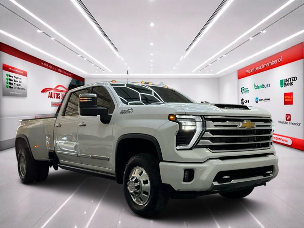 Used 2024 Chevrolet Silverado 3500 High Country w/ High Country Premium Package AWD/4WD image 2