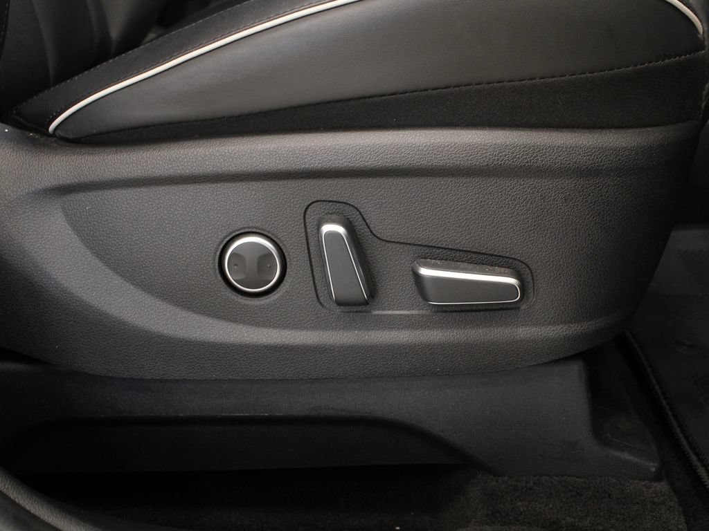 Used 2023 Hyundai Palisade SEL FWD image 16