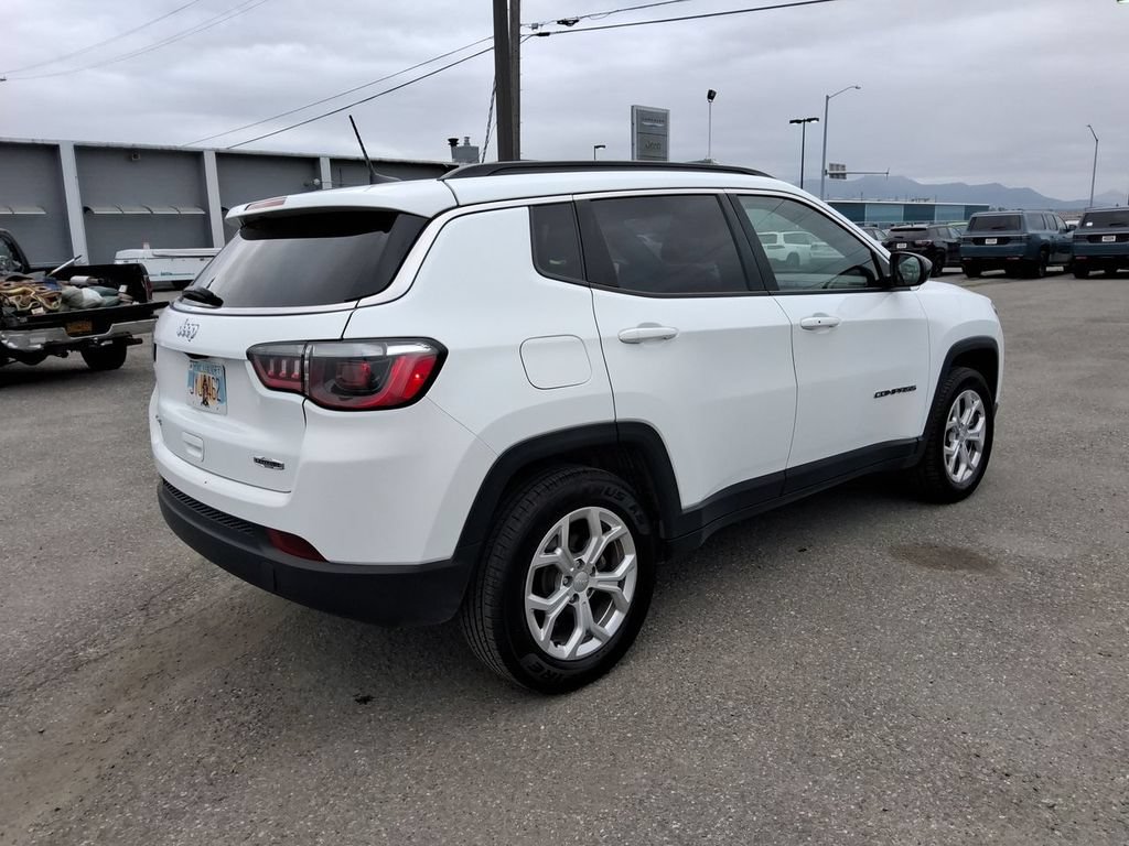 Used 2024 Jeep Compass Latitude AWD/4WD image 8