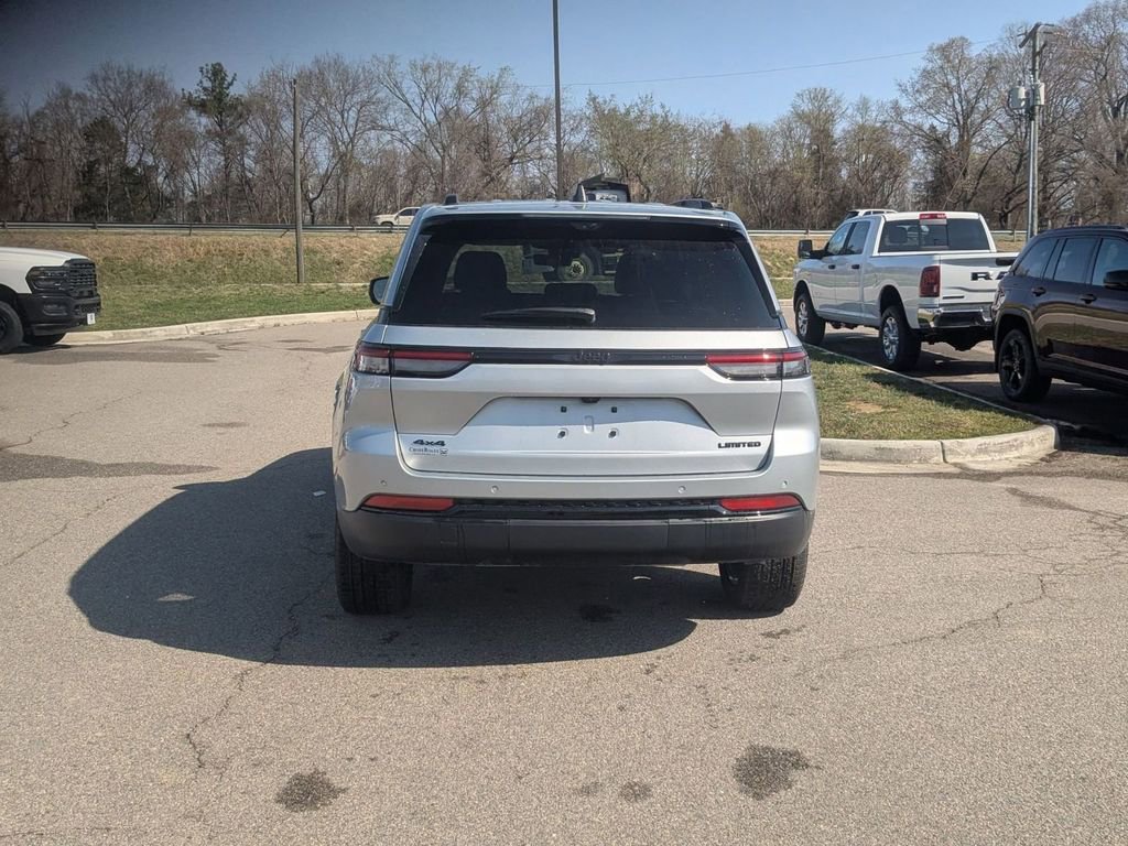 Used 2025 Jeep Grand Cherokee Limited w/ Luxury Tech Group II image 4