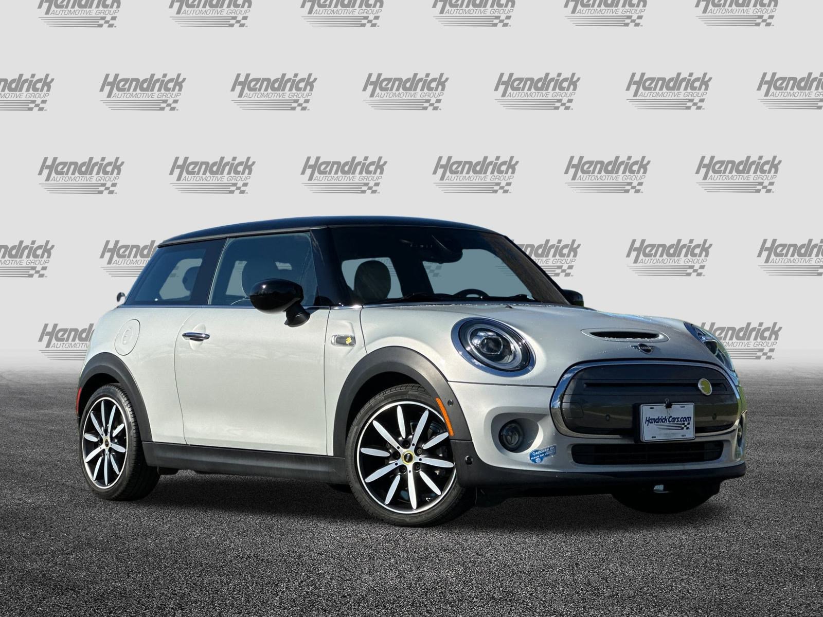 Used 2021 MINI Cooper SE w/ 8.8" Touchscreen Nav Package video 2