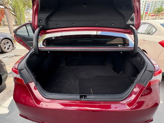 Used 2018 Toyota Camry XSE image 16