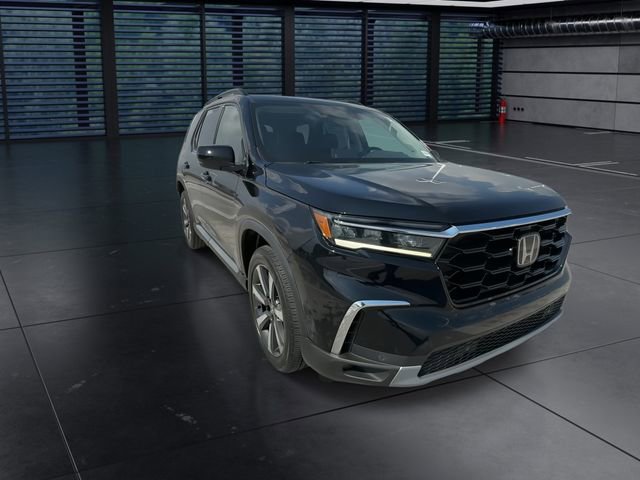 Used 2023 Honda Pilot Touring image 3