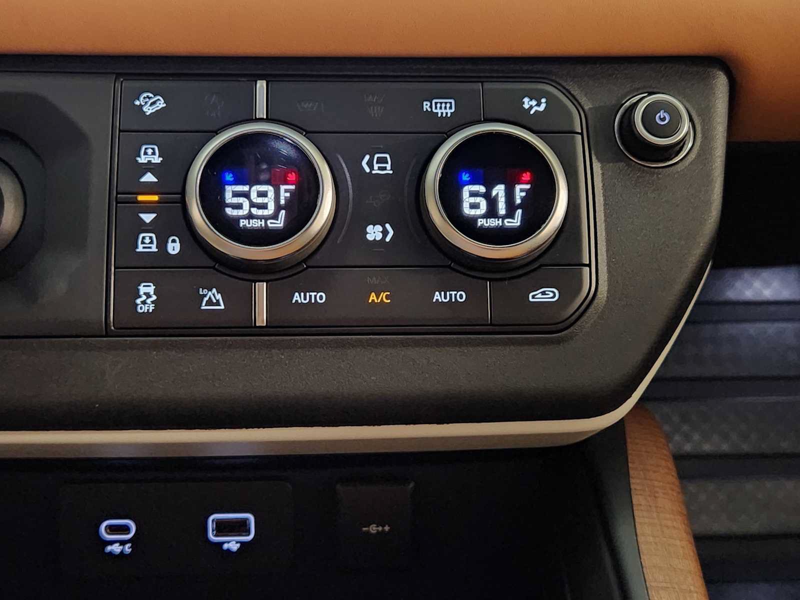 Used 2023 Land Rover Defender 130 X-Dynamic SE AWD/4WD image 18