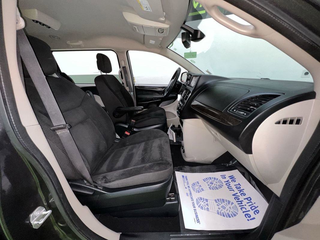 Used 2019 Dodge Grand Caravan SE FWD image 28