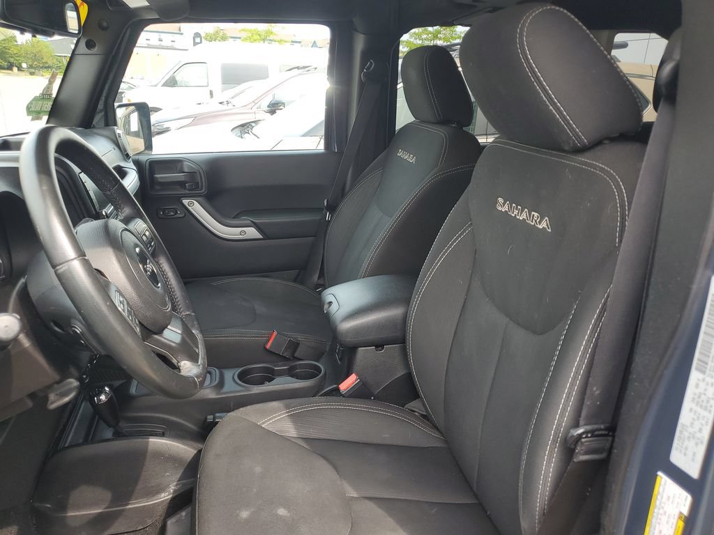 Used 2016 Jeep Wrangler Unlimited Sahara w/ Connectivity Group AWD/4WD image 7
