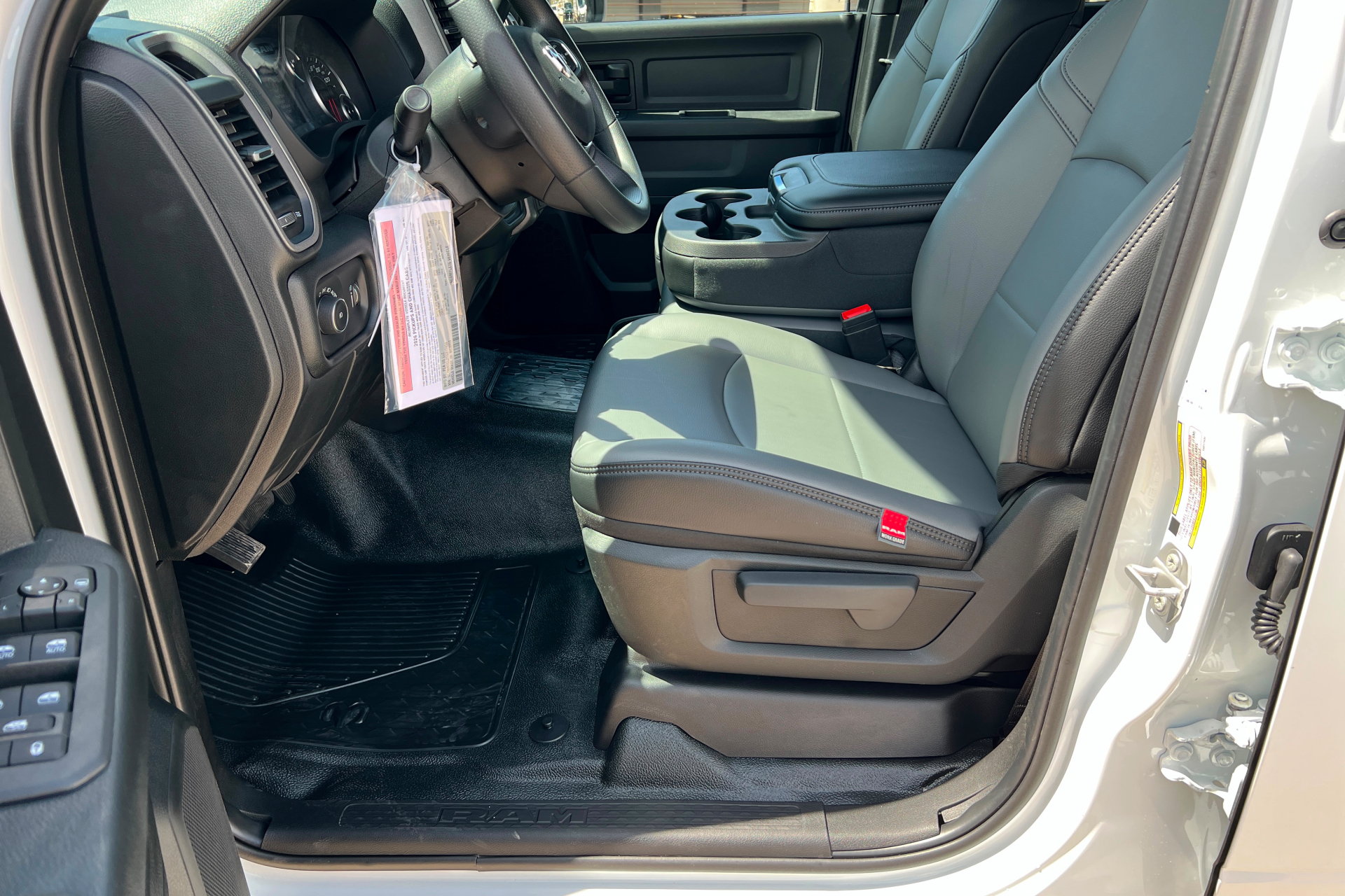 New 2026 RAM 3500 Tradesman AWD/4WD image 17