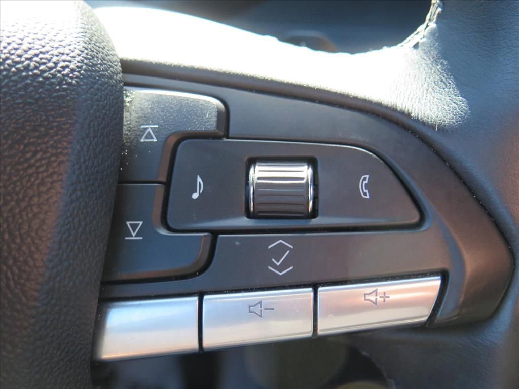 Used 2024 Cadillac XT4 Premium Luxury image 17