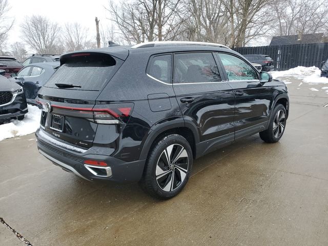Used 2025 Volkswagen Taos SE image 4