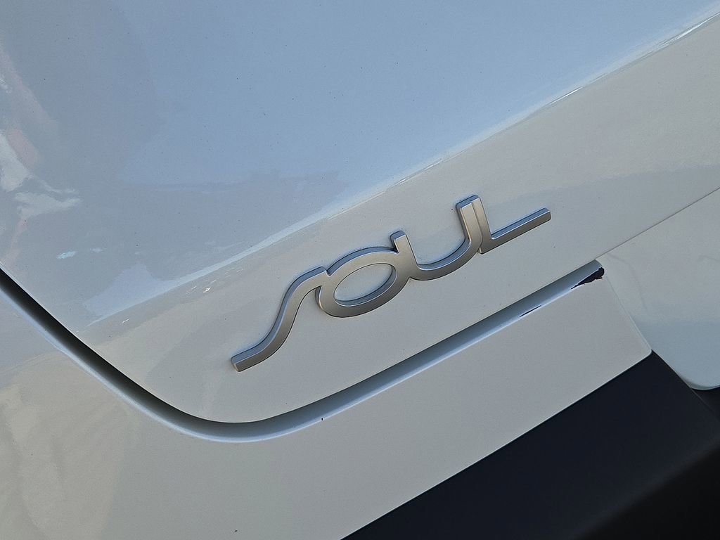 Used 2022 Kia Soul LX image 12