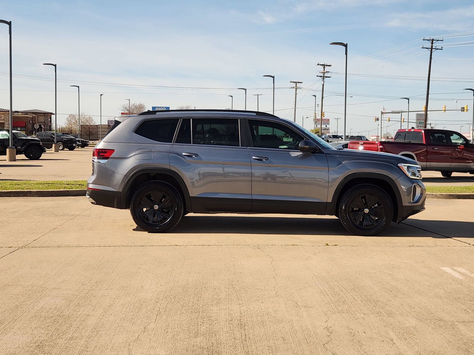 Used 2024 Volkswagen Atlas SE image 7