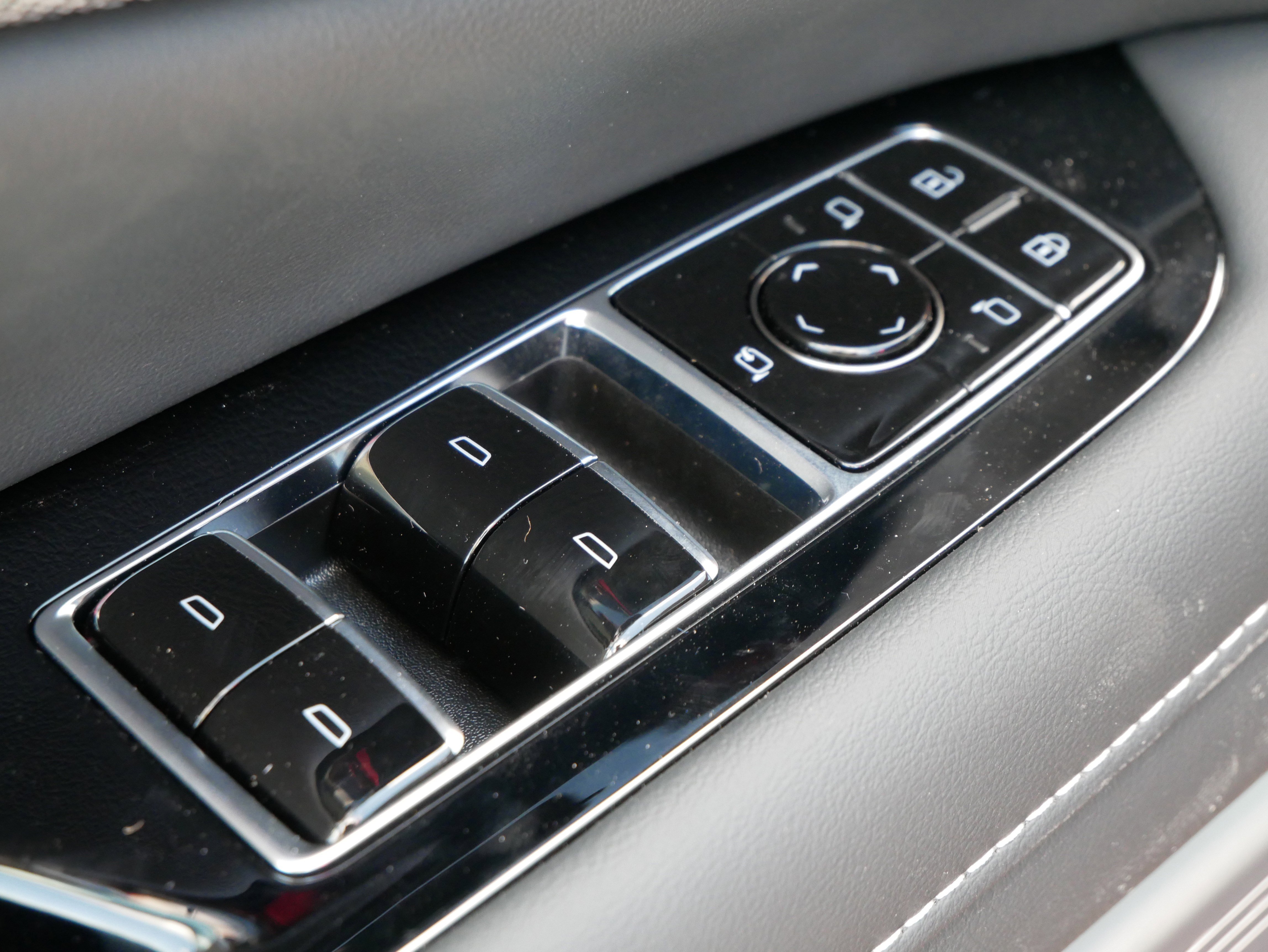 Used 2025 Cadillac Optiq Sport 1 w/ LPO, Floor Liner Package image 17