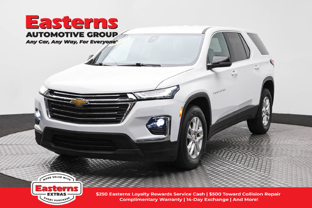 Used 2023 Chevrolet Traverse LS FWD image 1