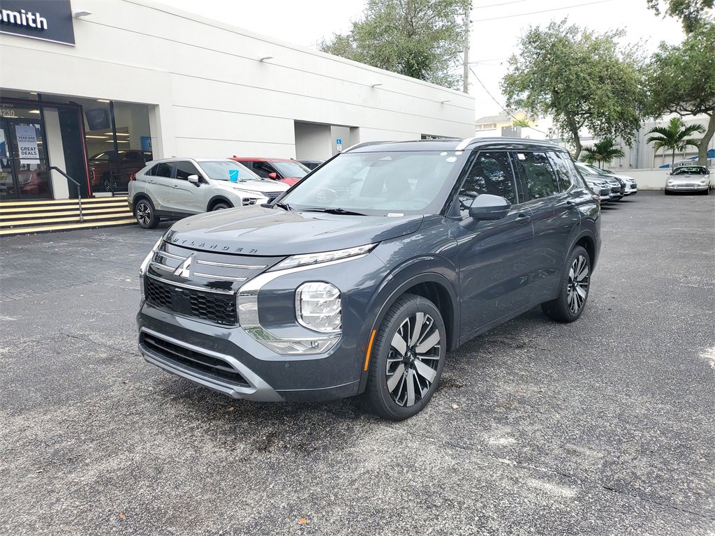 New 2025 Mitsubishi Outlander SEL image 3