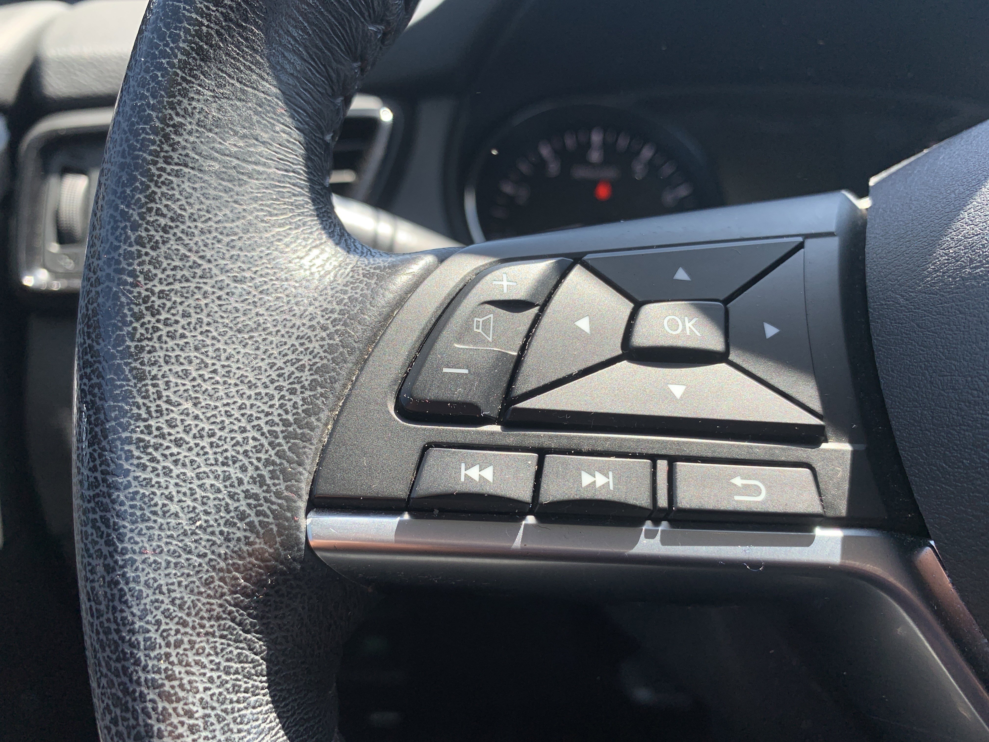 Used 2017 Nissan Rogue Sport SV w/ SV Premium Package FWD image 19