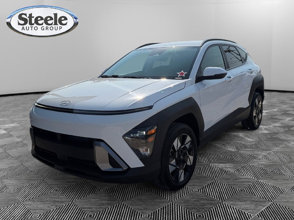 Certified 2025 Hyundai Kona SEL AWD/4WD image 1