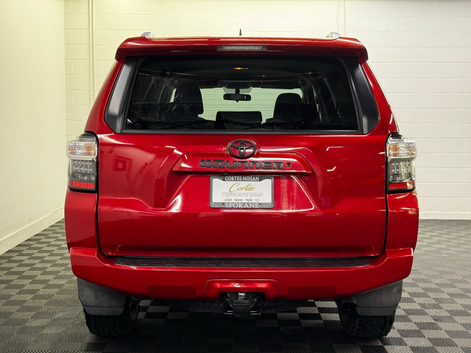 Used 2018 Toyota 4Runner SR5 AWD/4WD image 6