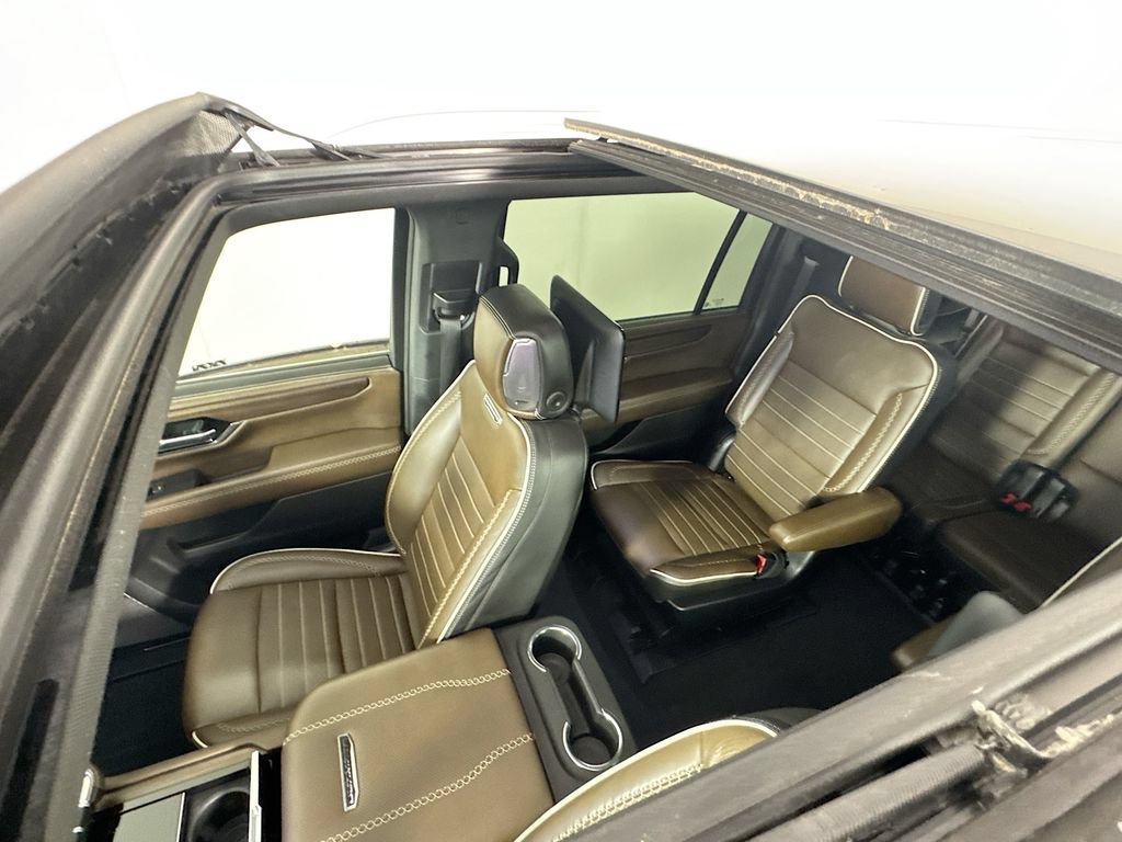 Used 2025 GMC Yukon XL Denali Ultimate w/ LPO, Floor Liner Package AWD/4WD image 24
